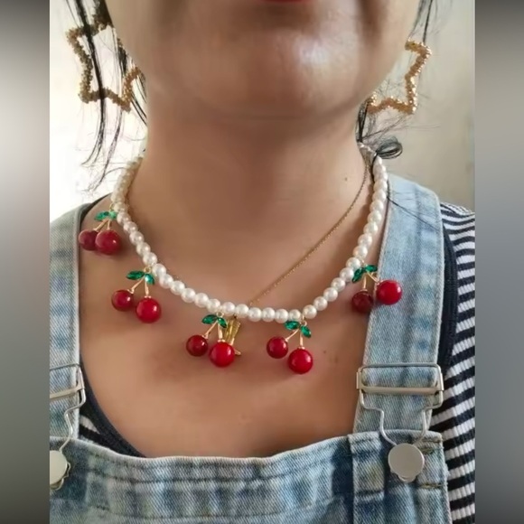 Cherry Pearl Gold Necklace - Picture 3 of 6